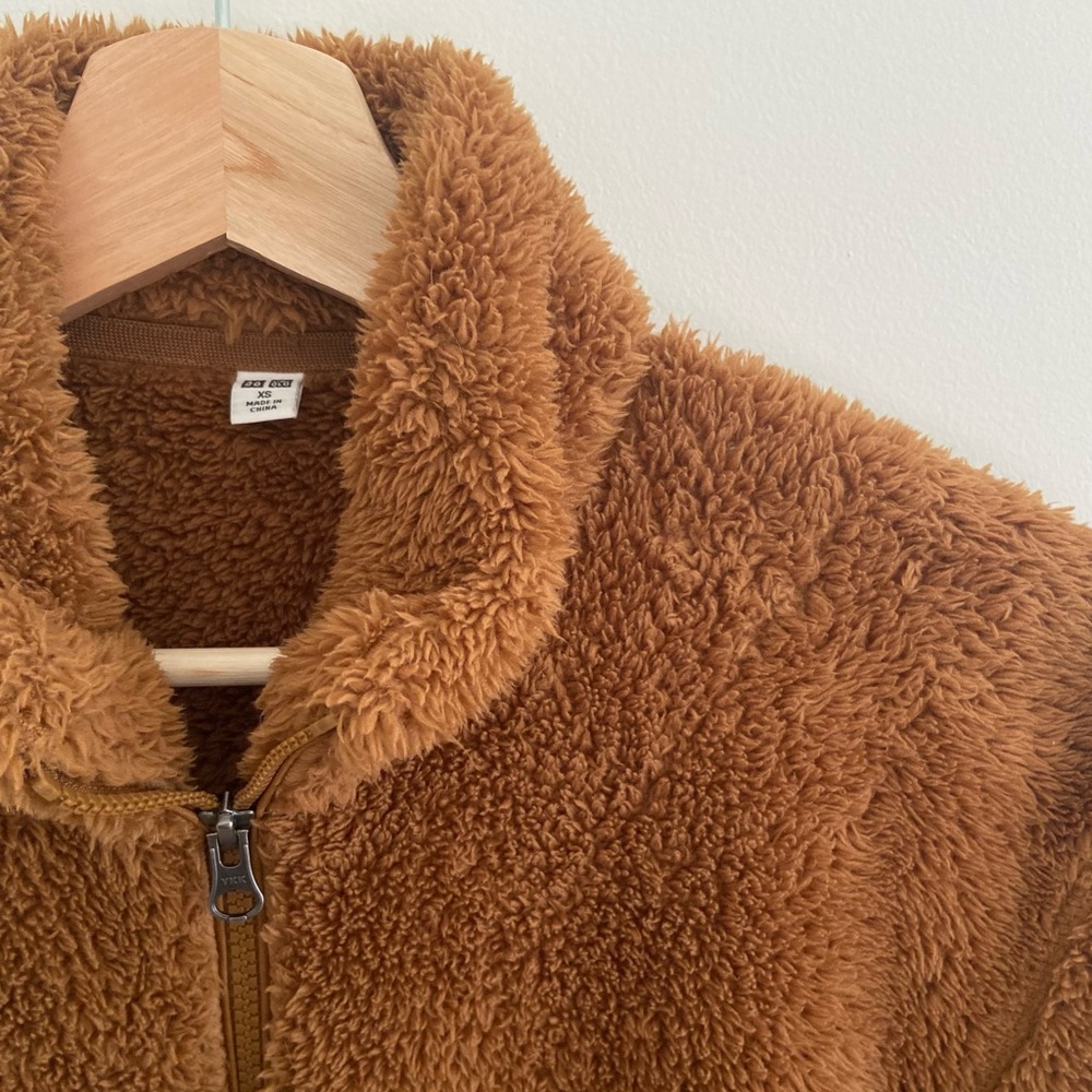 Uniqlo, women's chocolate brown size XS fleece jacket with front zipper